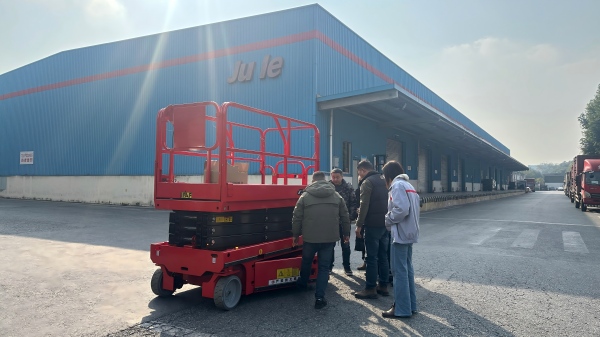 再获信赖:菊乐温江工厂欧力升升降平台顺利完成交付